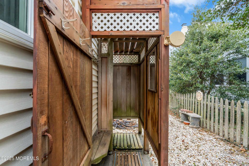 124 Neptune Place - Photo 29
