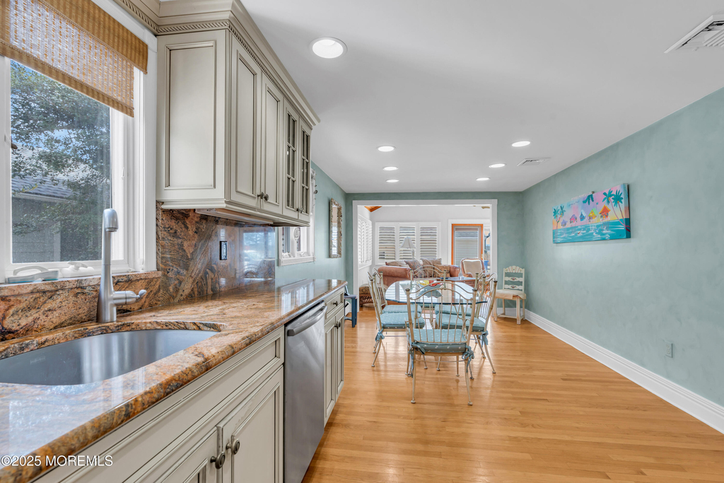 124 Neptune Place - Photo 8