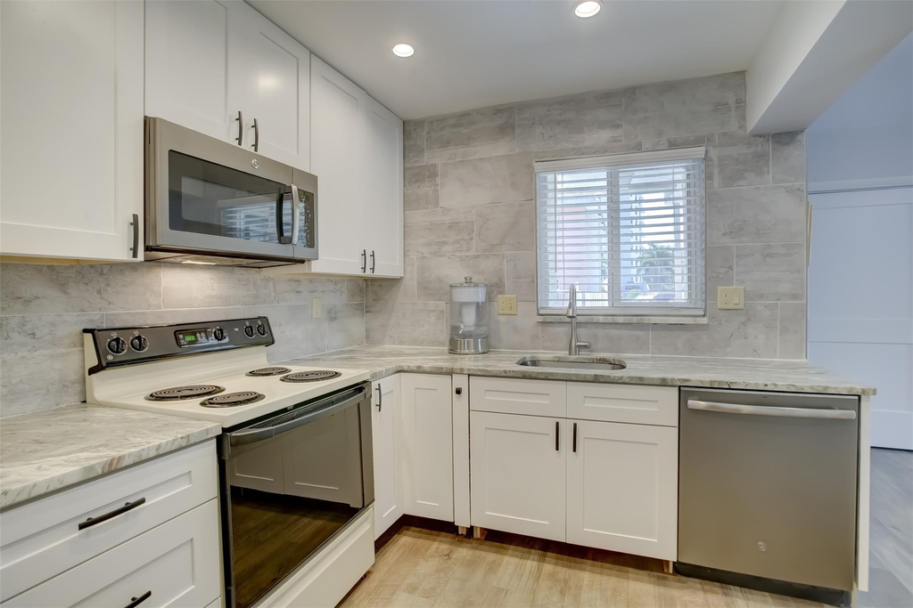 1450 N Riverside Drive - Photo 5