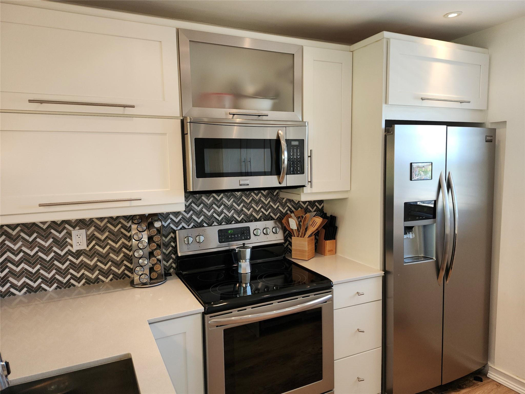 301 Cambridge Road - Photo 4