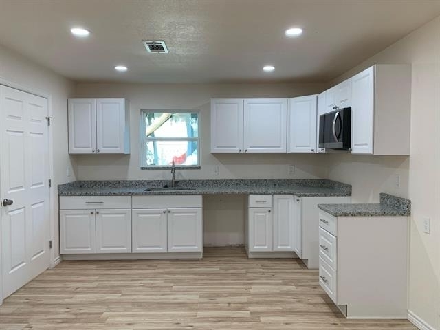820 W Crawford Street - Photo 1