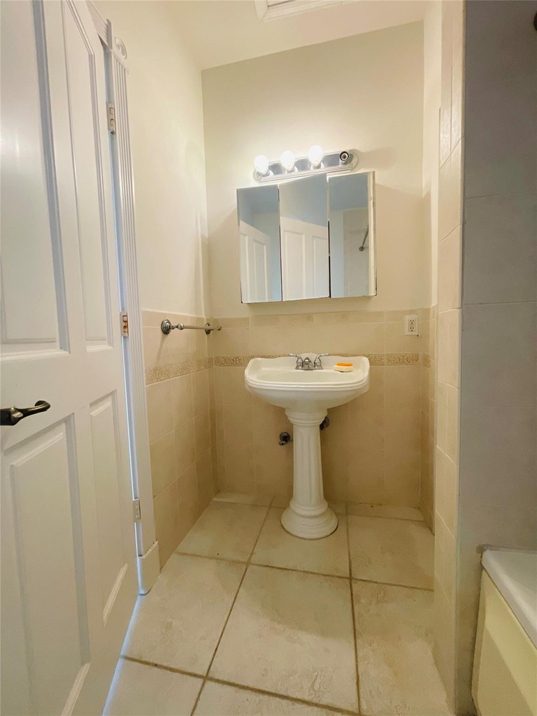 2605 Bay Drive - Photo 26