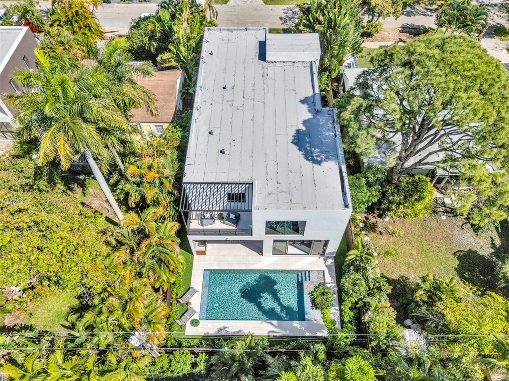 727 Ne 17th Way - Photo 18