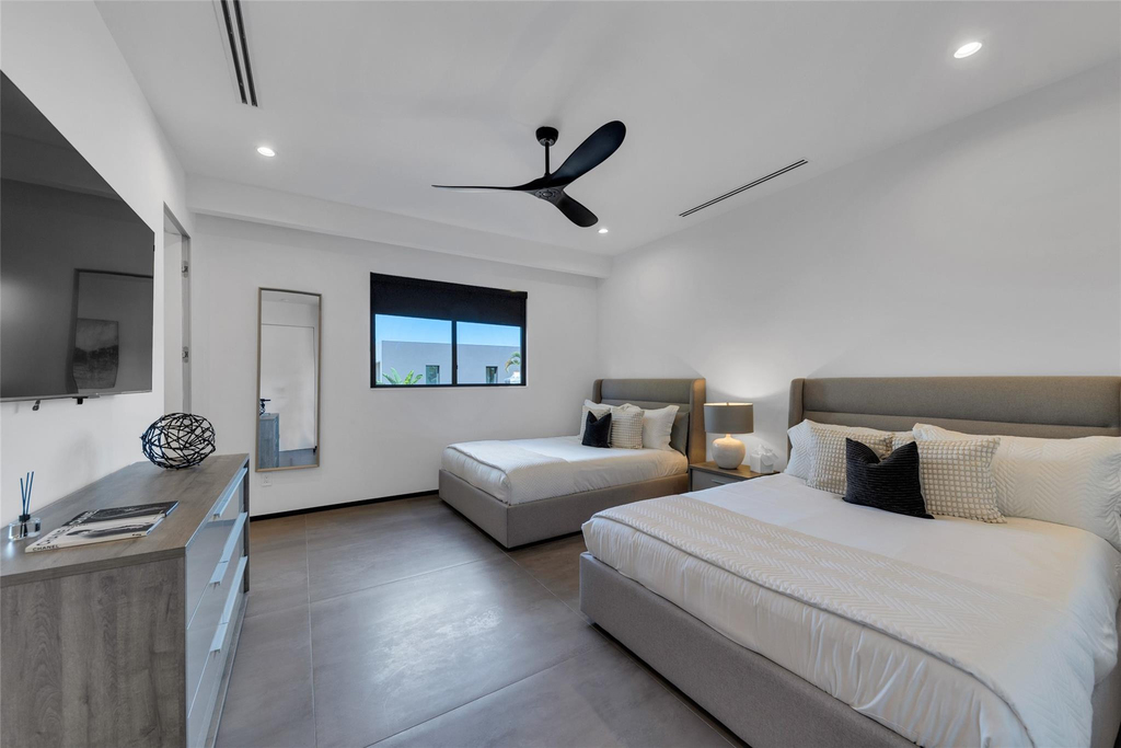 727 Ne 17th Way - Photo 8