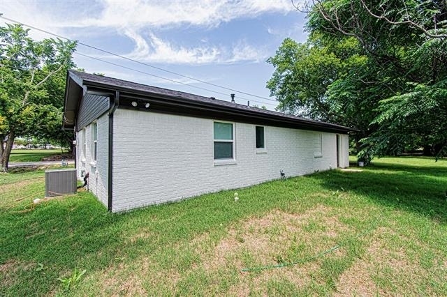 551 E Burks Street - Photo 28