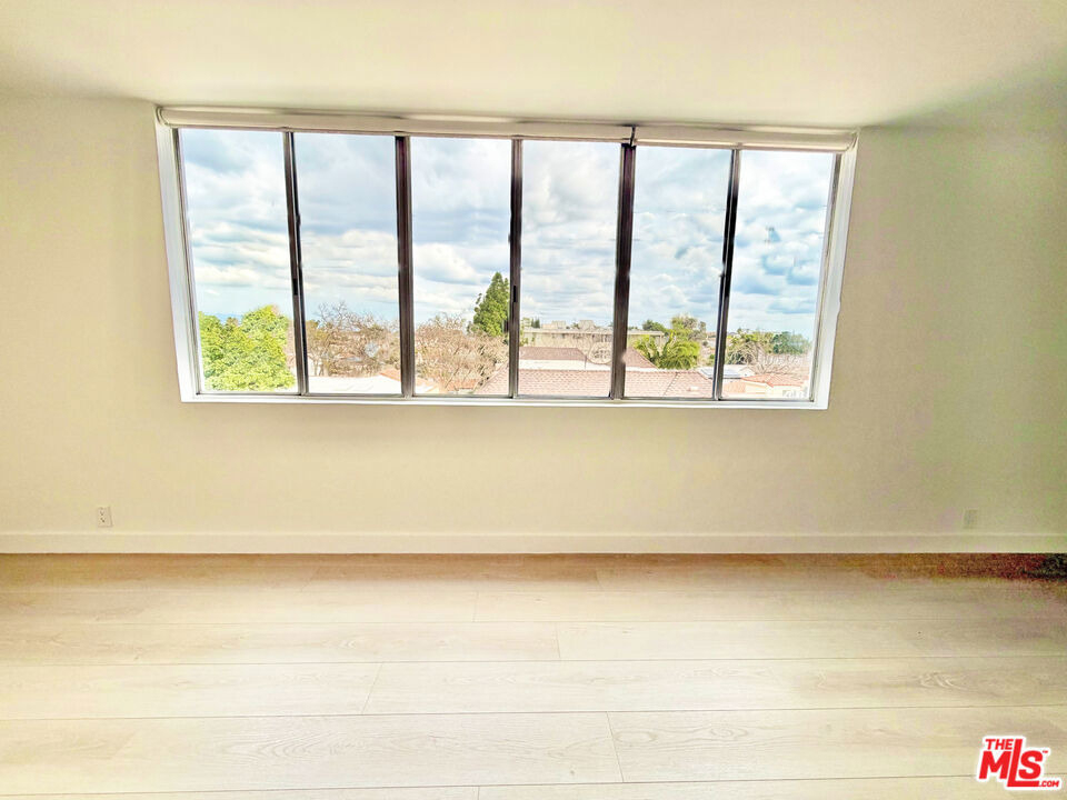 468 S Roxbury Drive - Photo 15