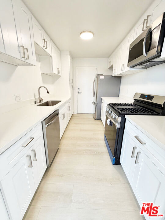 468 S Roxbury Drive - Photo 2