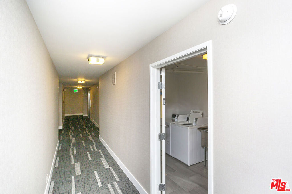 468 S Roxbury Drive - Photo 16