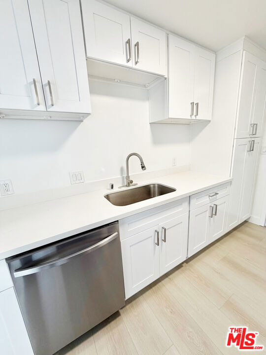 468 S Roxbury Drive - Photo 5