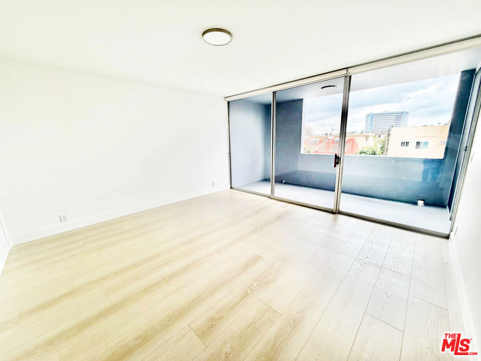 468 S Roxbury Drive - Photo 11