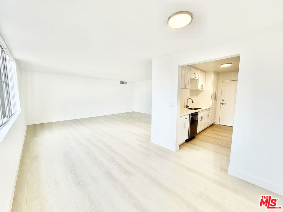 468 S Roxbury Drive - Photo 3
