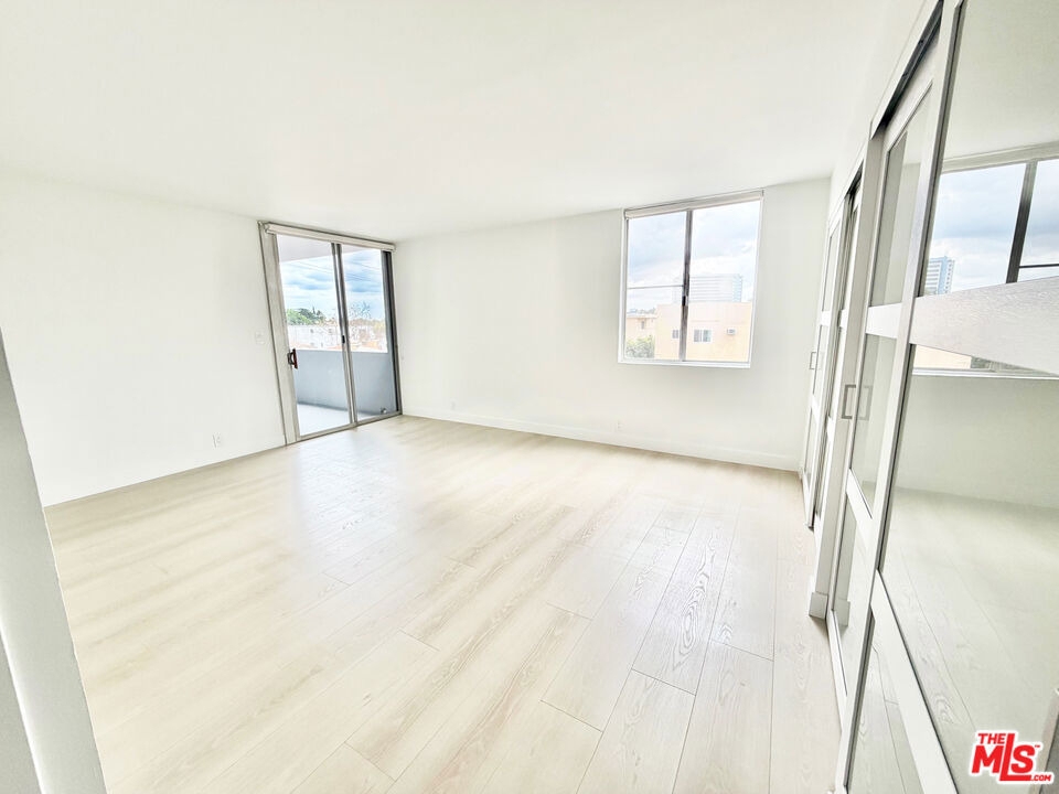468 S Roxbury Drive - Photo 7