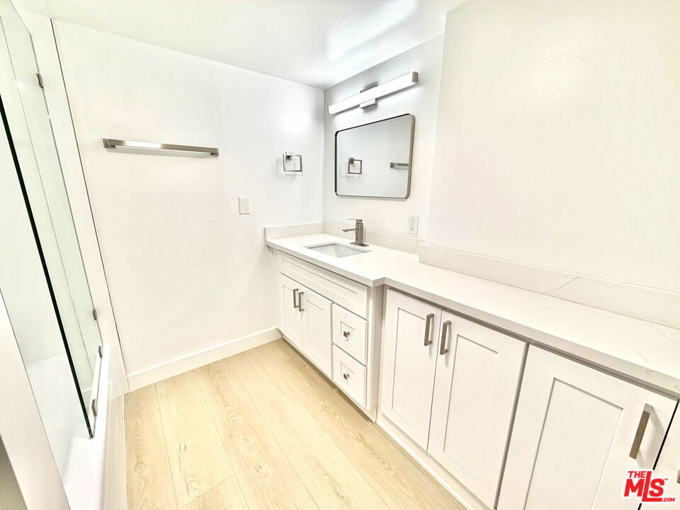 468 S Roxbury Drive - Photo 8