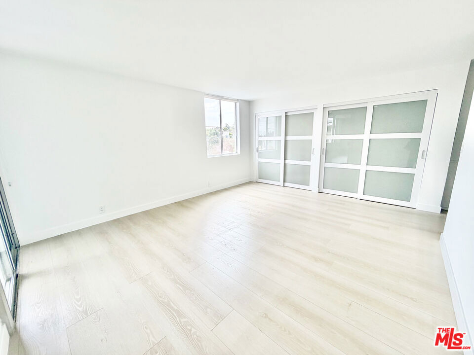 468 S Roxbury Drive - Photo 6