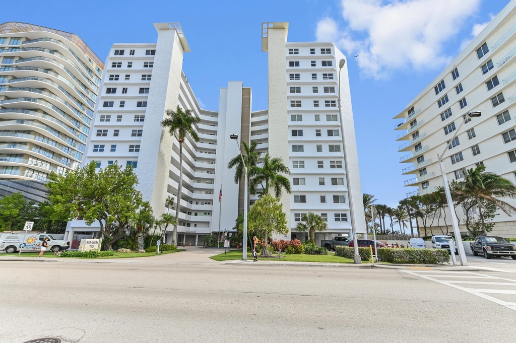 710 N Ocean Boulevard - Photo 1
