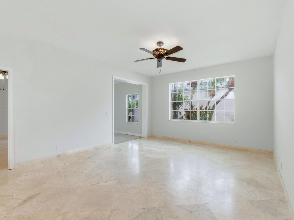 1235 Sussex Street - Photo 4