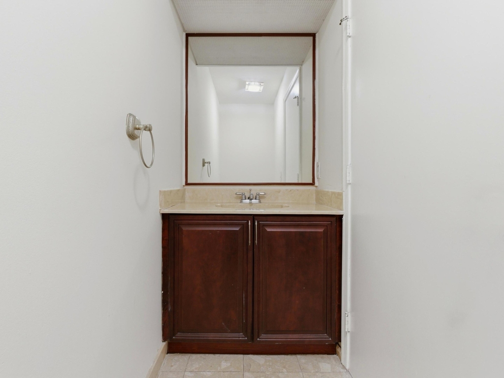1235 Sussex Street - Photo 8