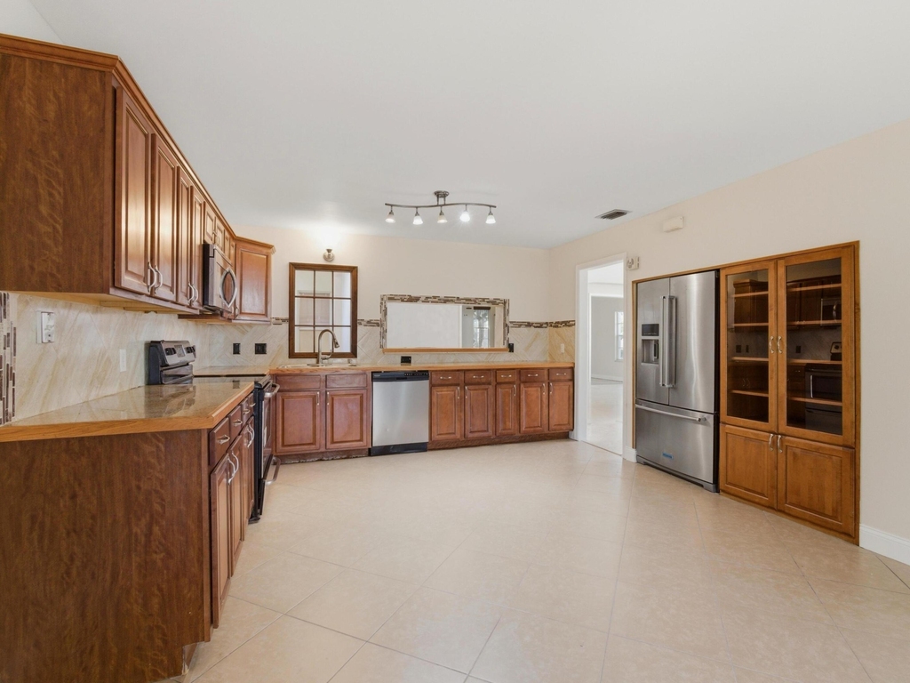 1235 Sussex Street - Photo 14