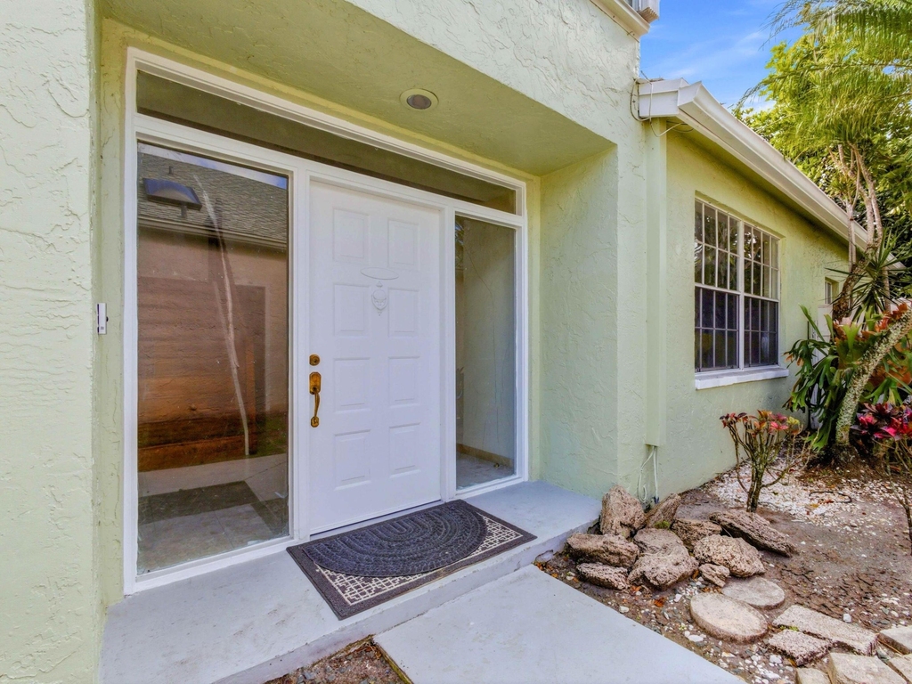 1235 Sussex Street - Photo 2