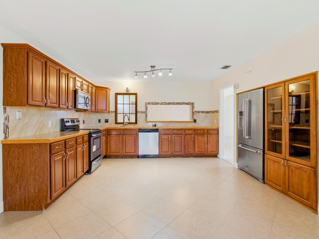 1235 Sussex Street - Photo 13