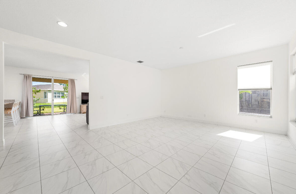 2011 Nw Cataluna Circle - Photo 6