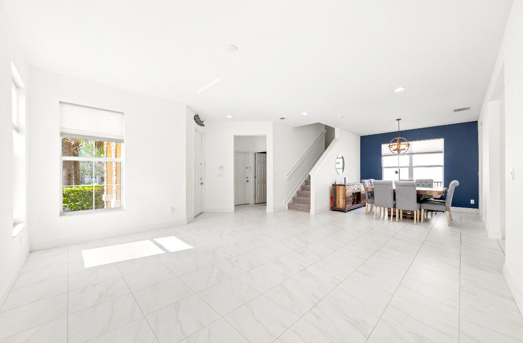 2011 Nw Cataluna Circle - Photo 2