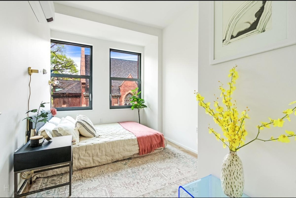Sterling Place - Photo 5