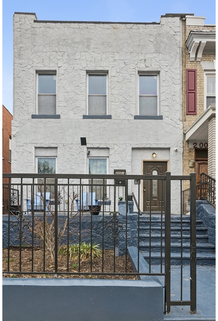2001 Strauss St - Photo 1