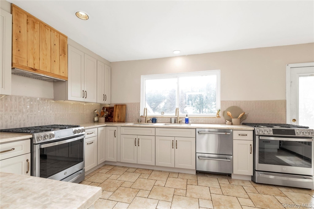 1443 Park Street - Photo 5