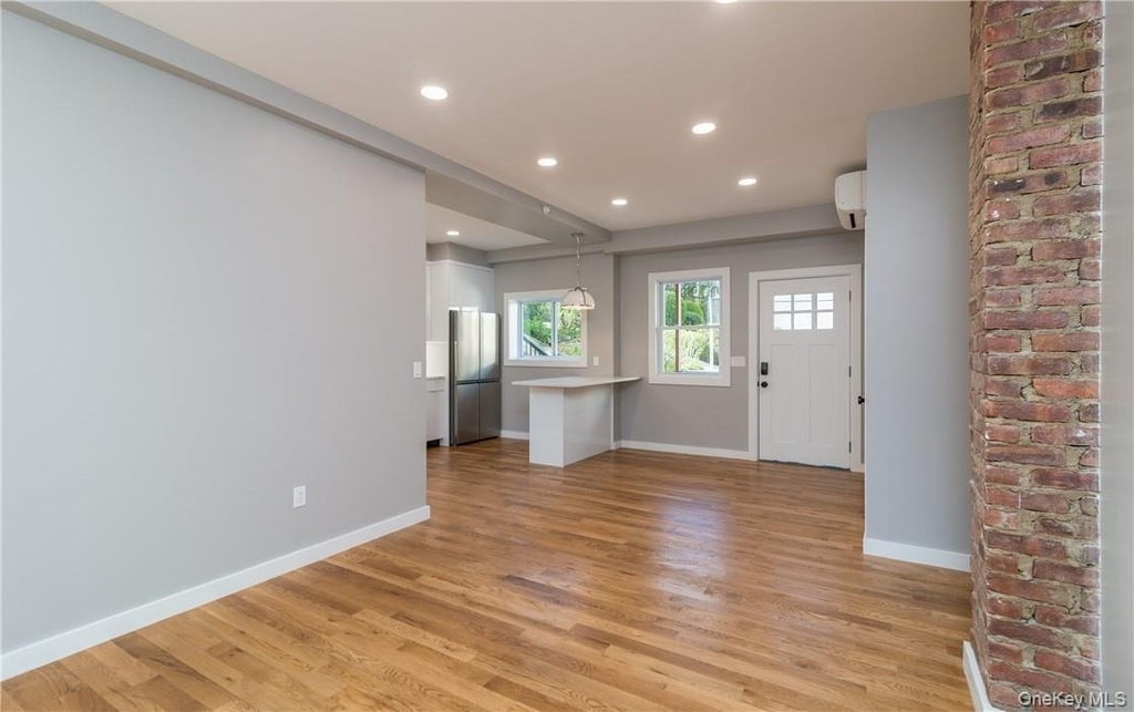 86 Main Street - Photo 2