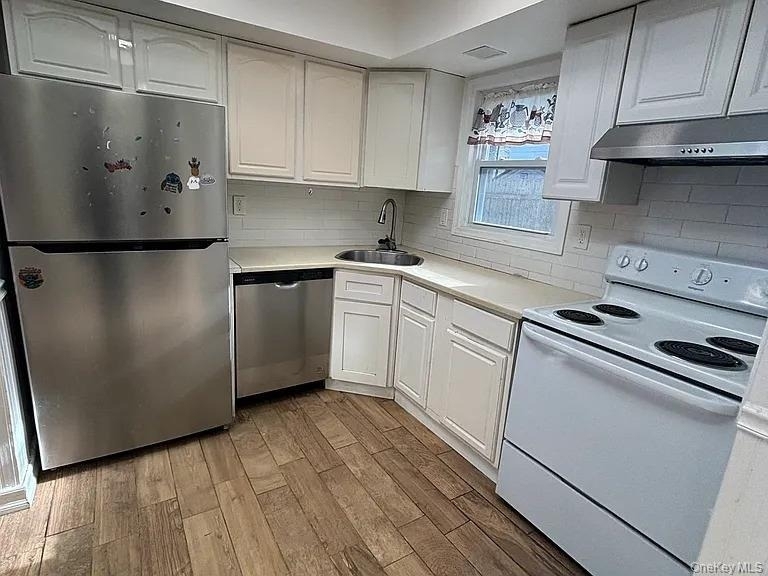 61 Montgomery Avenue - Photo 2