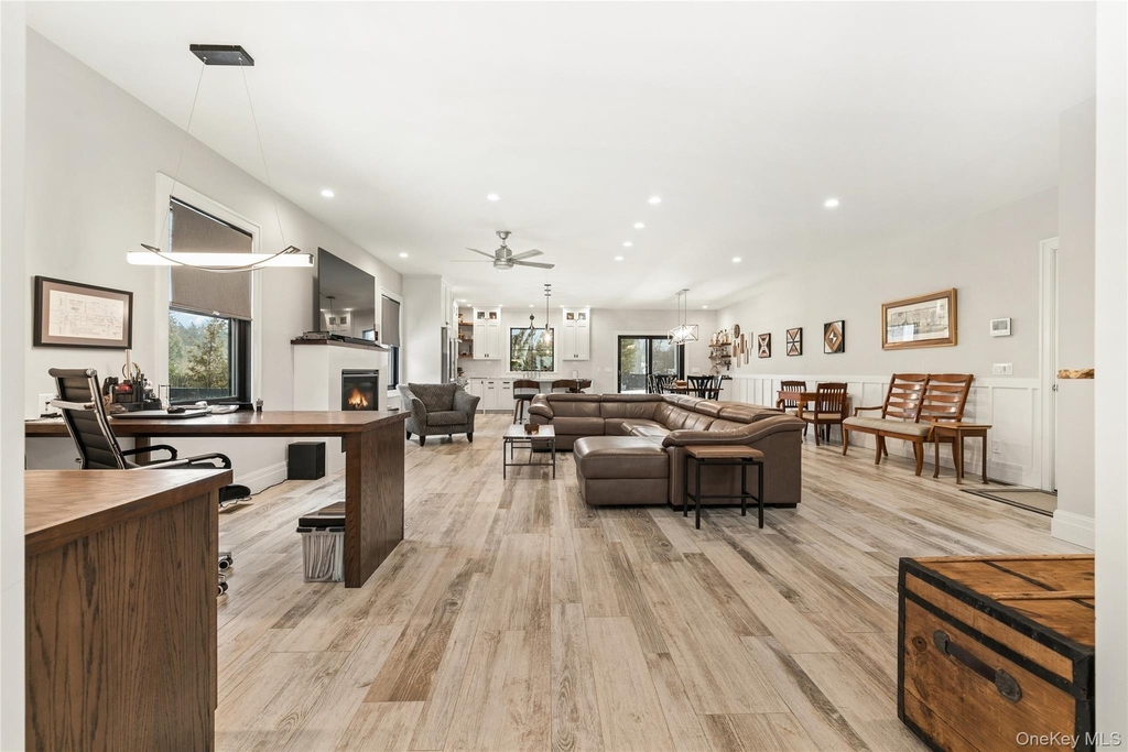 55 S Phillips Avenue - Photo 2