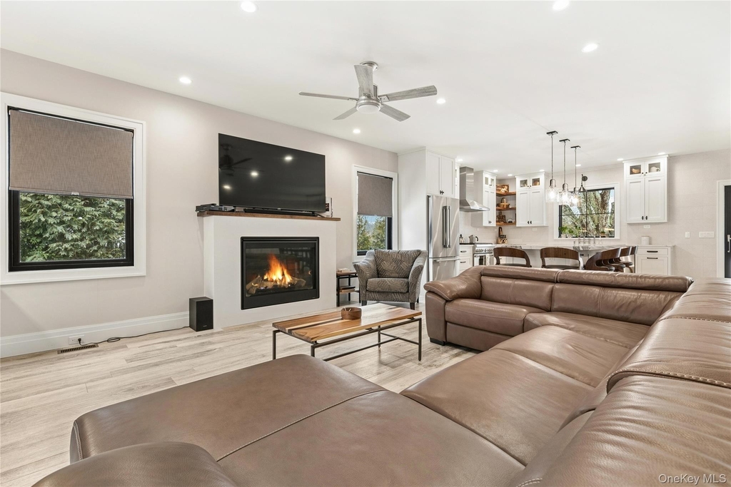 55 S Phillips Avenue - Photo 4