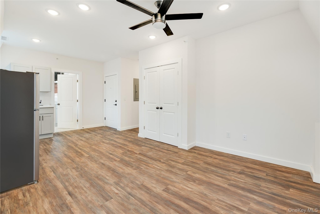 81 Market Street - Photo 2
