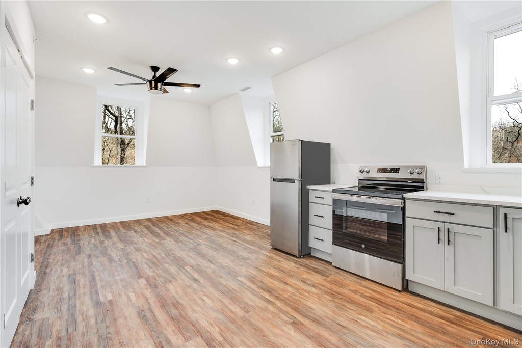 81 Market Street - Photo 1