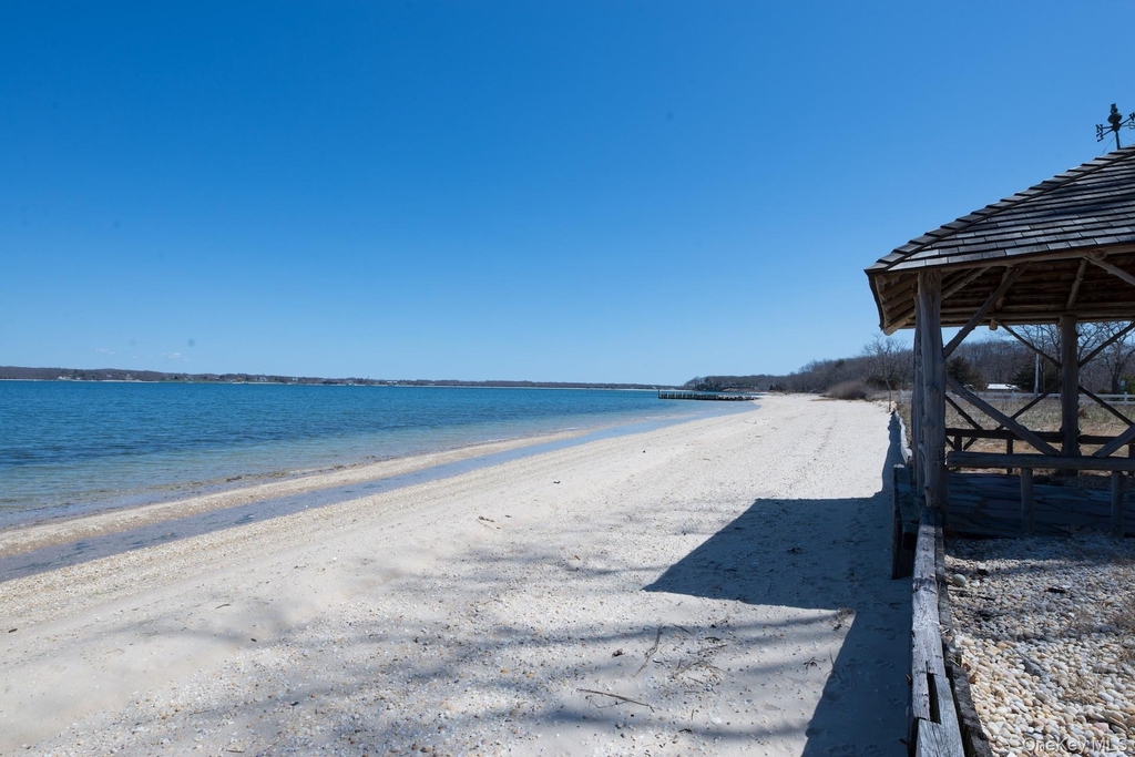 100 W Shore Drive - Photo 4