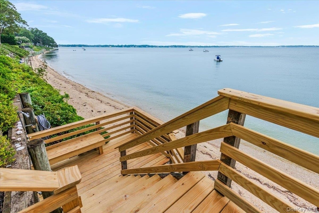 100 W Shore Drive - Photo 1