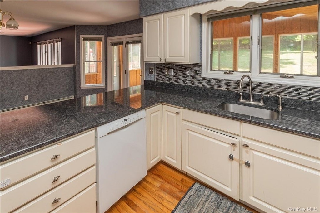 11 Peterson Road - Photo 2