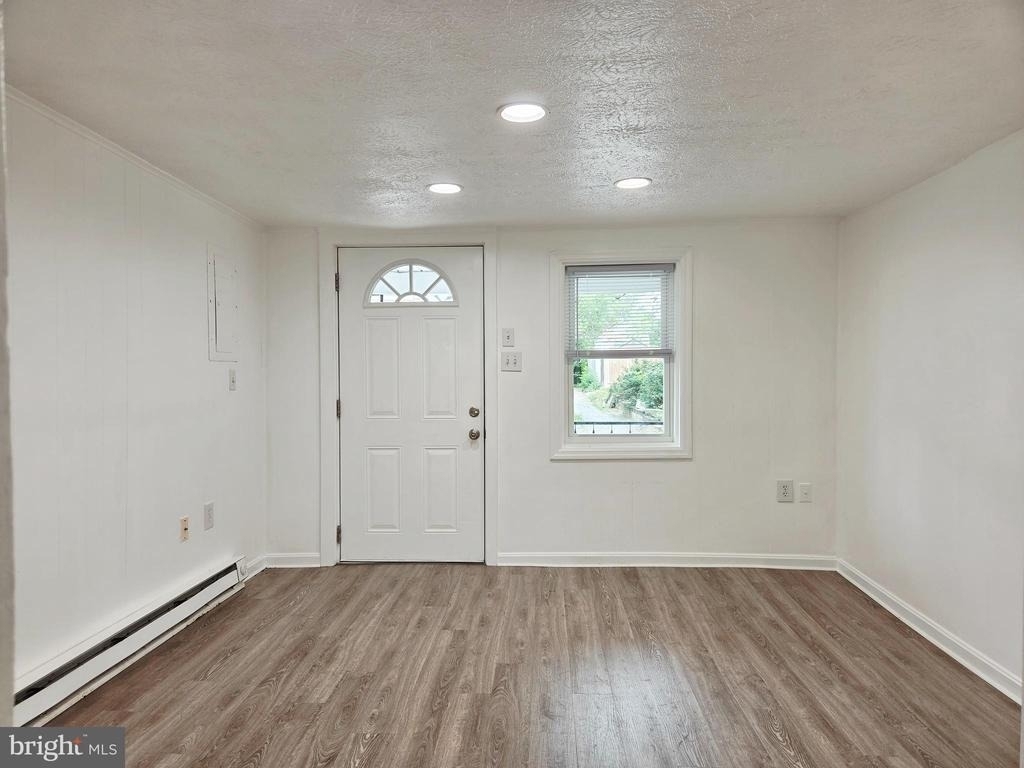 233 Kern Street - Photo 3