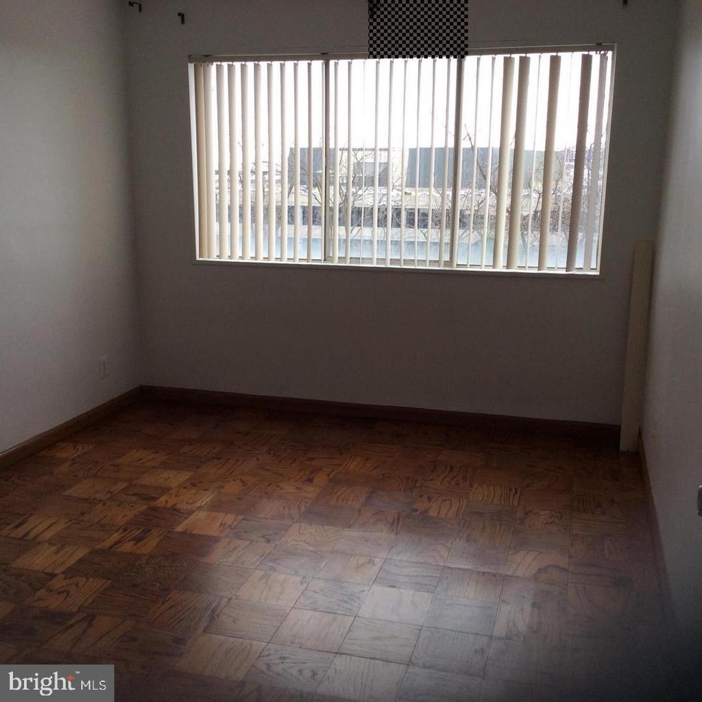 5831 Quantrell Avenue - Photo 3