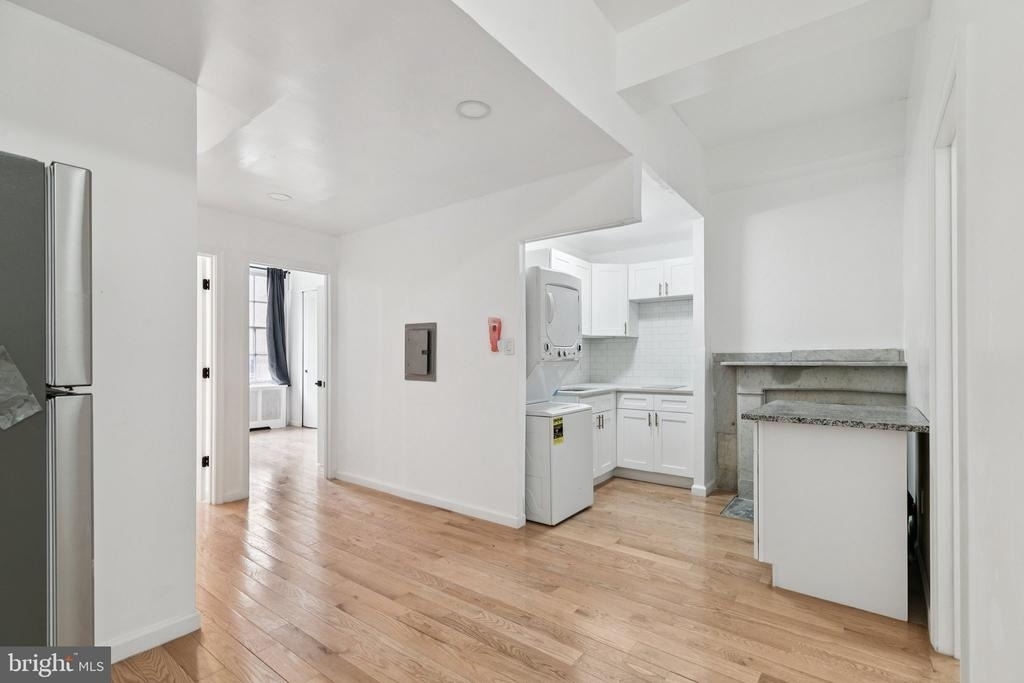 1225 Spruce Street - Photo 3