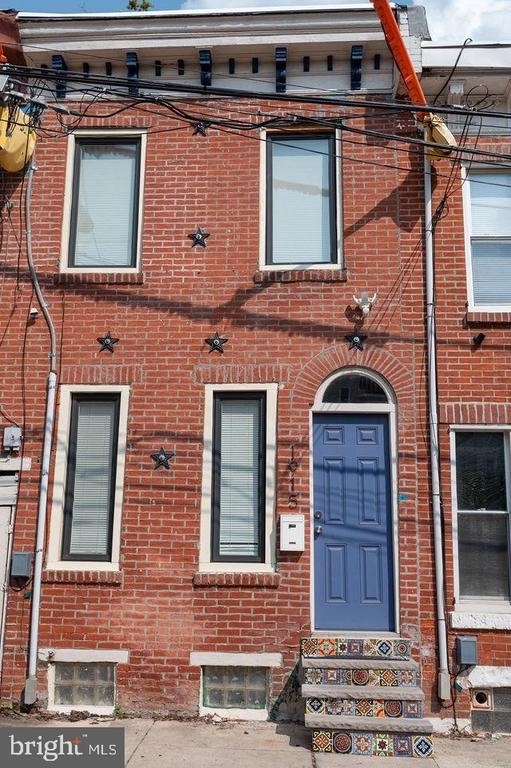 1915 N Darien Street - Photo 1