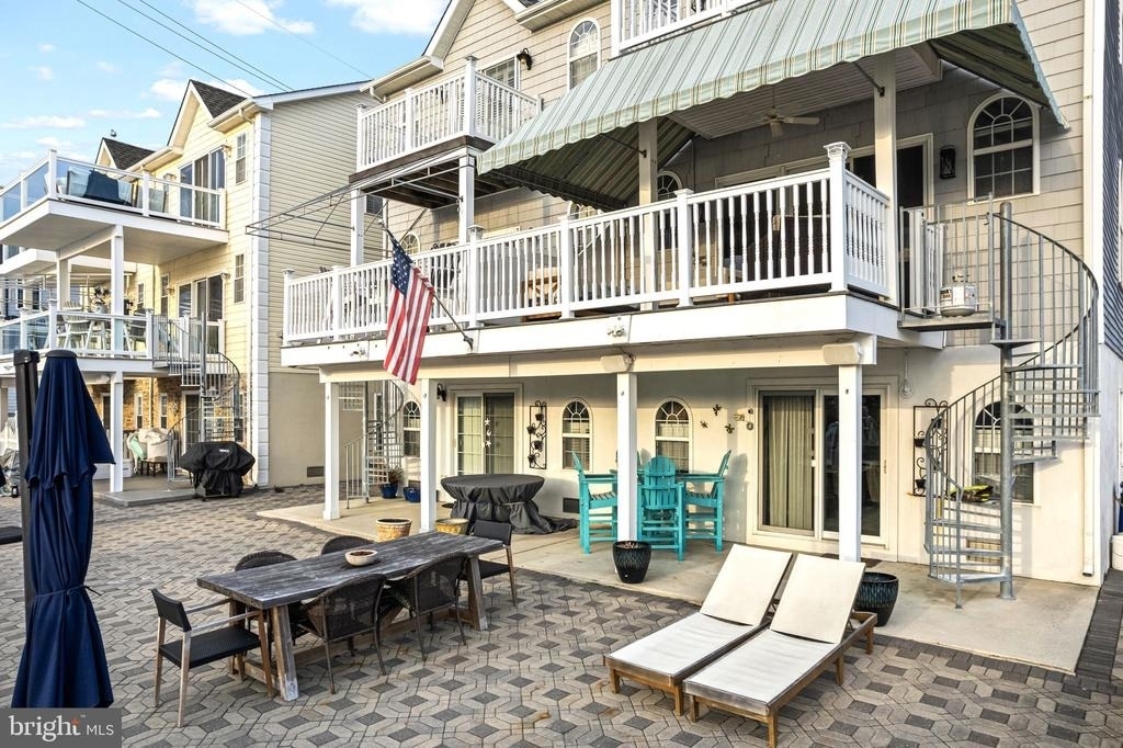 536 W Montgomery Avenue - Photo 2