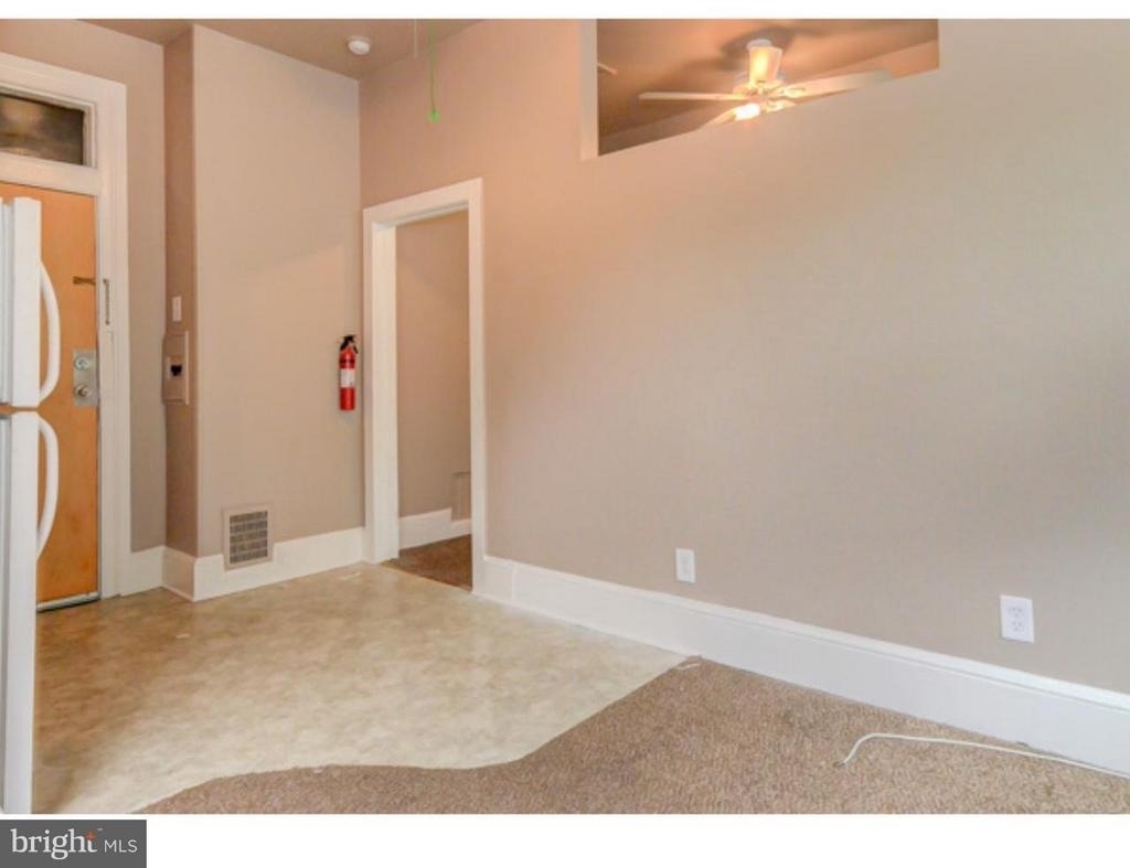 239 Vine Street - Photo 3