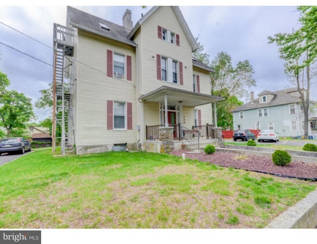 239 Vine Street - Photo 1