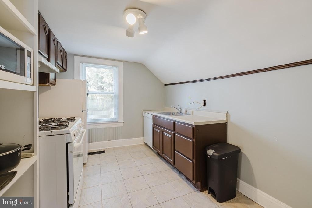 34 Burke Avenue E - Photo 5