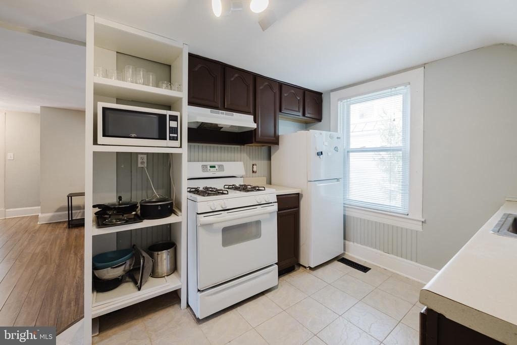 34 Burke Avenue E - Photo 4