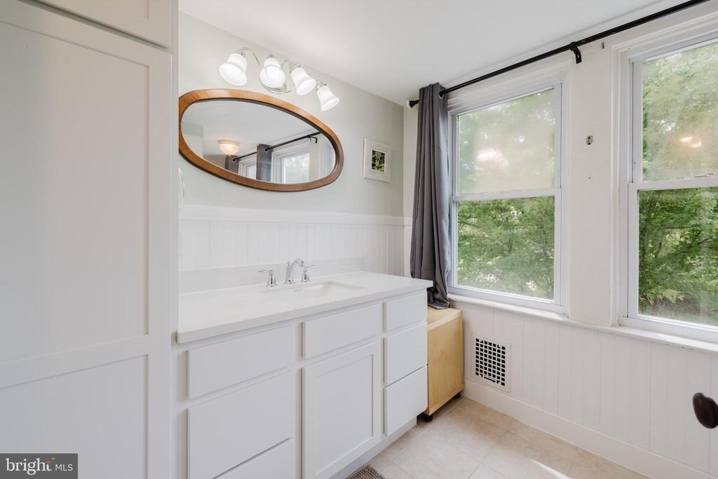 34 Burke Avenue E - Photo 9