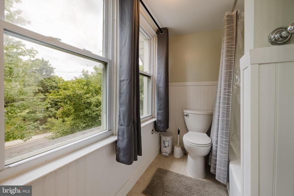 34 Burke Avenue E - Photo 10