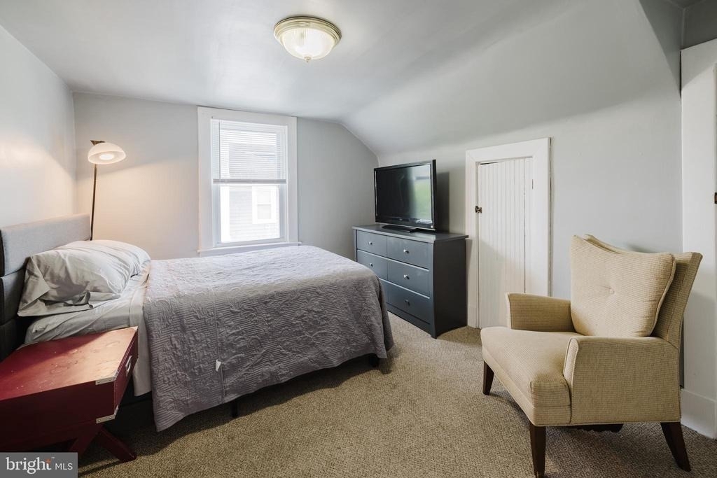 34 Burke Avenue E - Photo 8